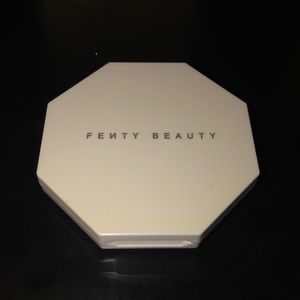 Fenty beauty (TROPHY WIFE) highlighter